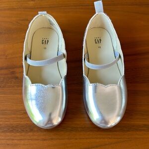 Baby Gap silver scalloped dress shoes size 10